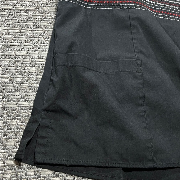 02 Scrubs | Black V-Neck Scrub Top with Stitched Waist Detail - Picture 6 of 8